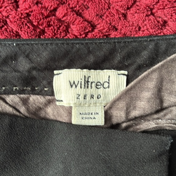 Wilfred Black High Waist Pleated Shorts - Picture 5 of 11